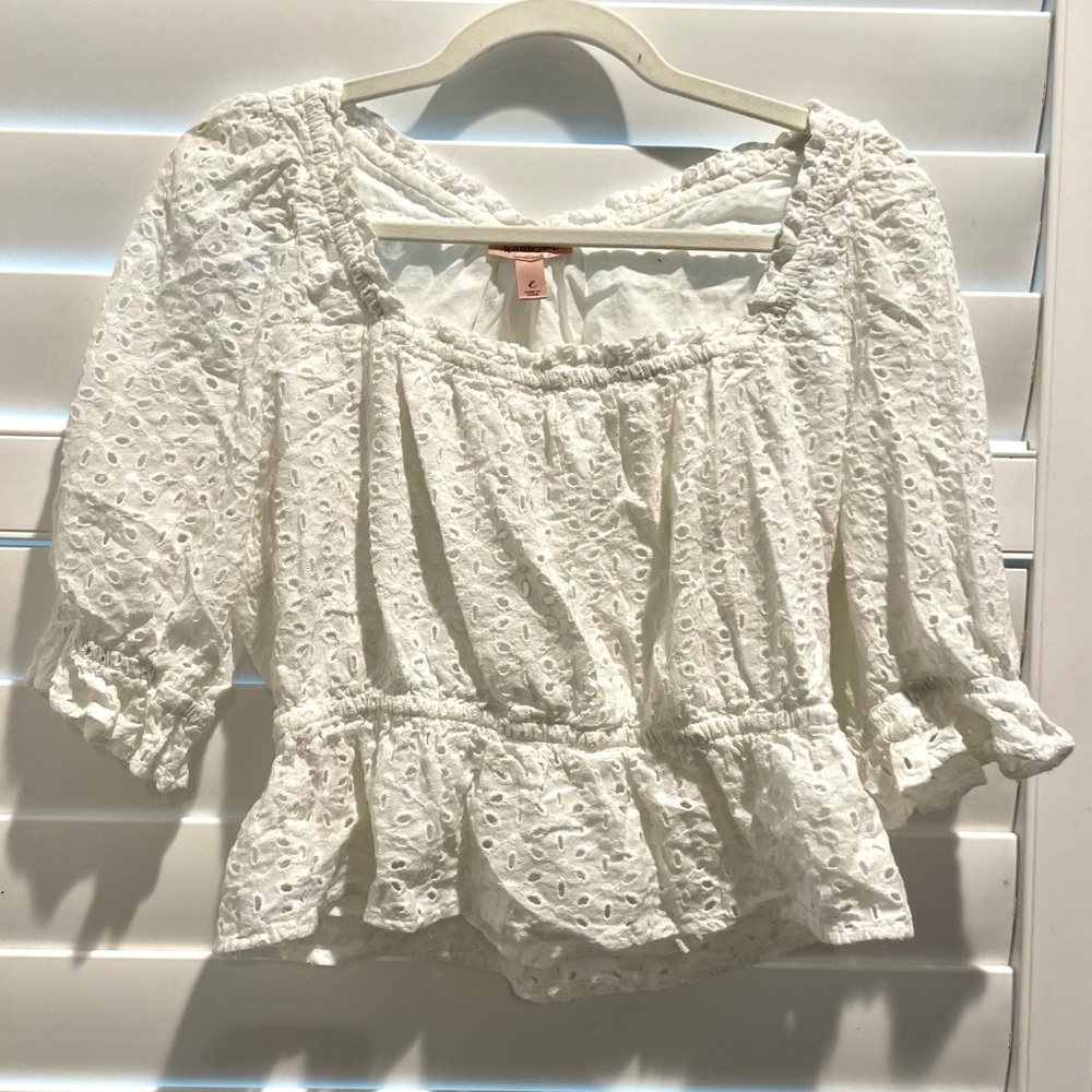 Willow & Root (Buckle) White Eyelet Peplum Top